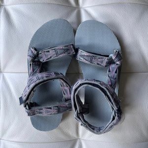 Teva Sandals Women Size 5.5